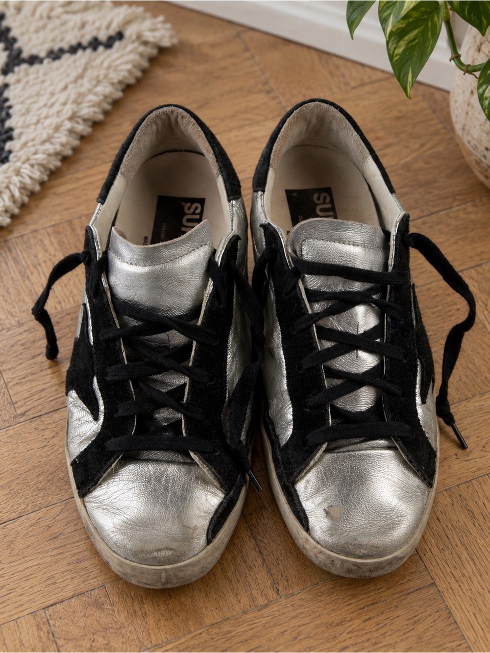 Golden Goose Silver and Black Low-Top Sneakers - Picture 4 of 13